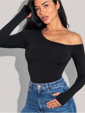 TA3 Shapey Long Sleeve One Shoulder Top Size Small in Black | New with Tags